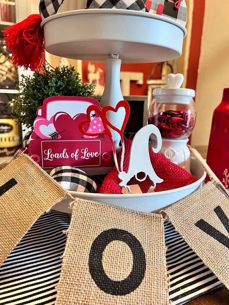 V-Day Gnome in Decorations